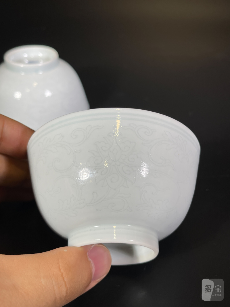 清乾隆 白釉暗刻花卉纹茶圆一对 - 图12